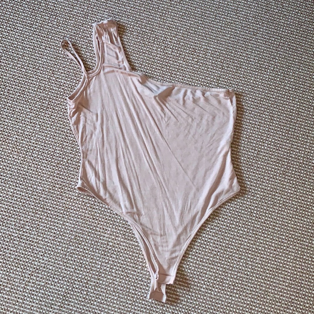 Boohoo Khaki colored one-shoulder bodysuit